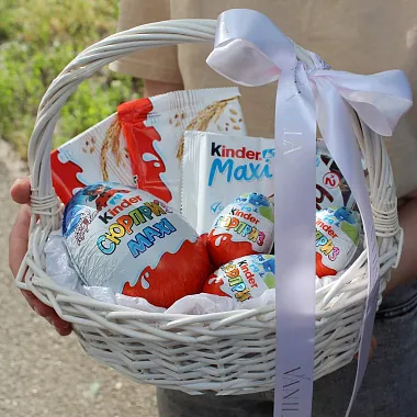 На фото Подарочный набор в корзине Подарочный набор в корзине